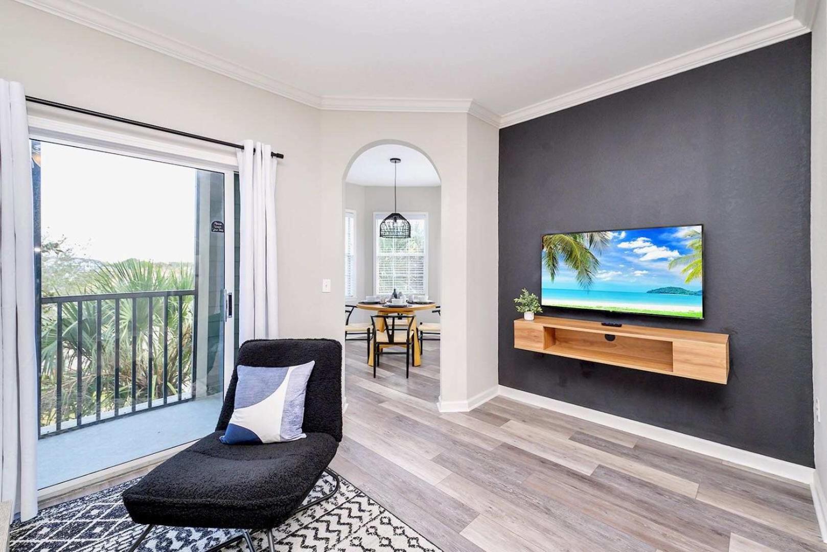 Cozy 2Br Condo - Private Balcony - Near Disney オーランド エクステリア 写真
